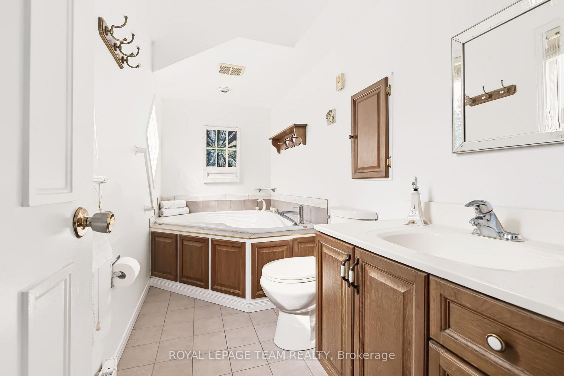 Photo 20 of 1016 Boucher Crescent, Ottawa, Manotick South to Roger Stevens — HOMEH