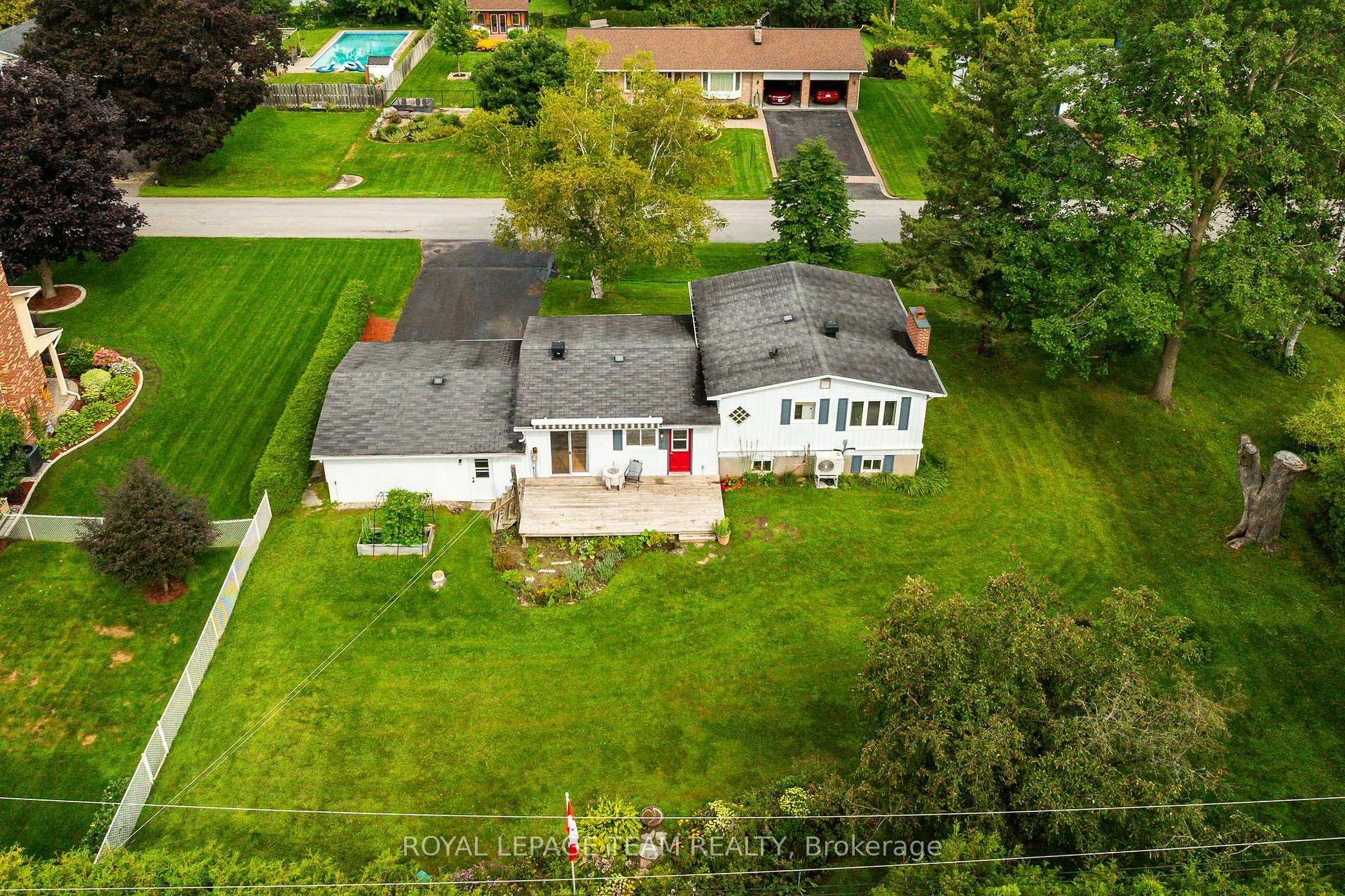 Photo 33 of 1016 Boucher Crescent, Ottawa, Manotick South to Roger Stevens — HOMEH