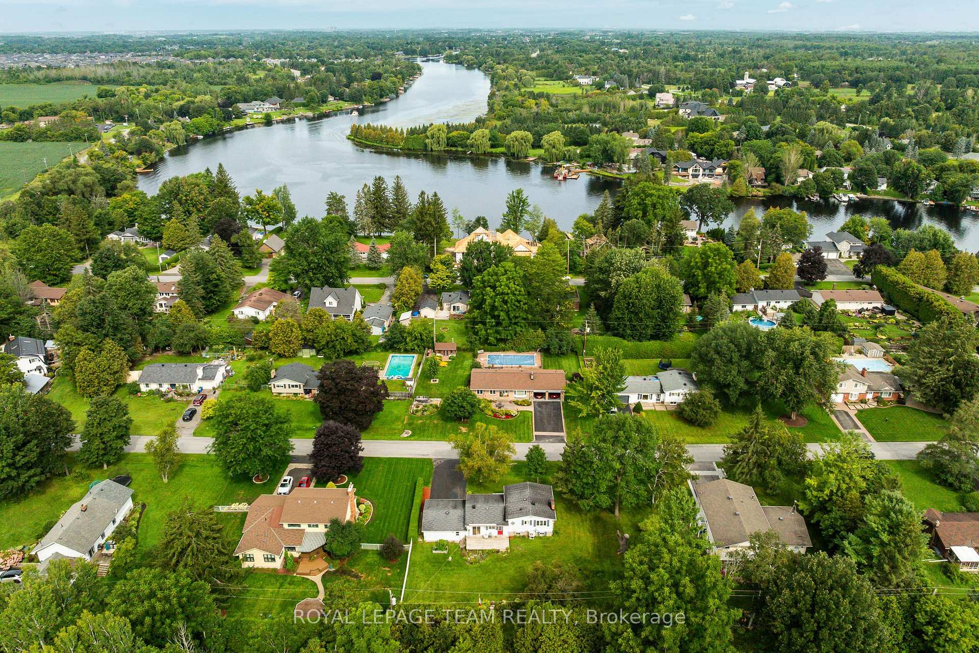 Photo 37 of 1016 Boucher Crescent, Ottawa, Manotick South to Roger Stevens — HOMEH