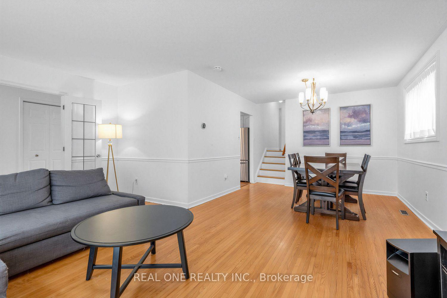 Photo 4 of 10 Devins Drive, Aurora, Aurora Heights — HOMEH