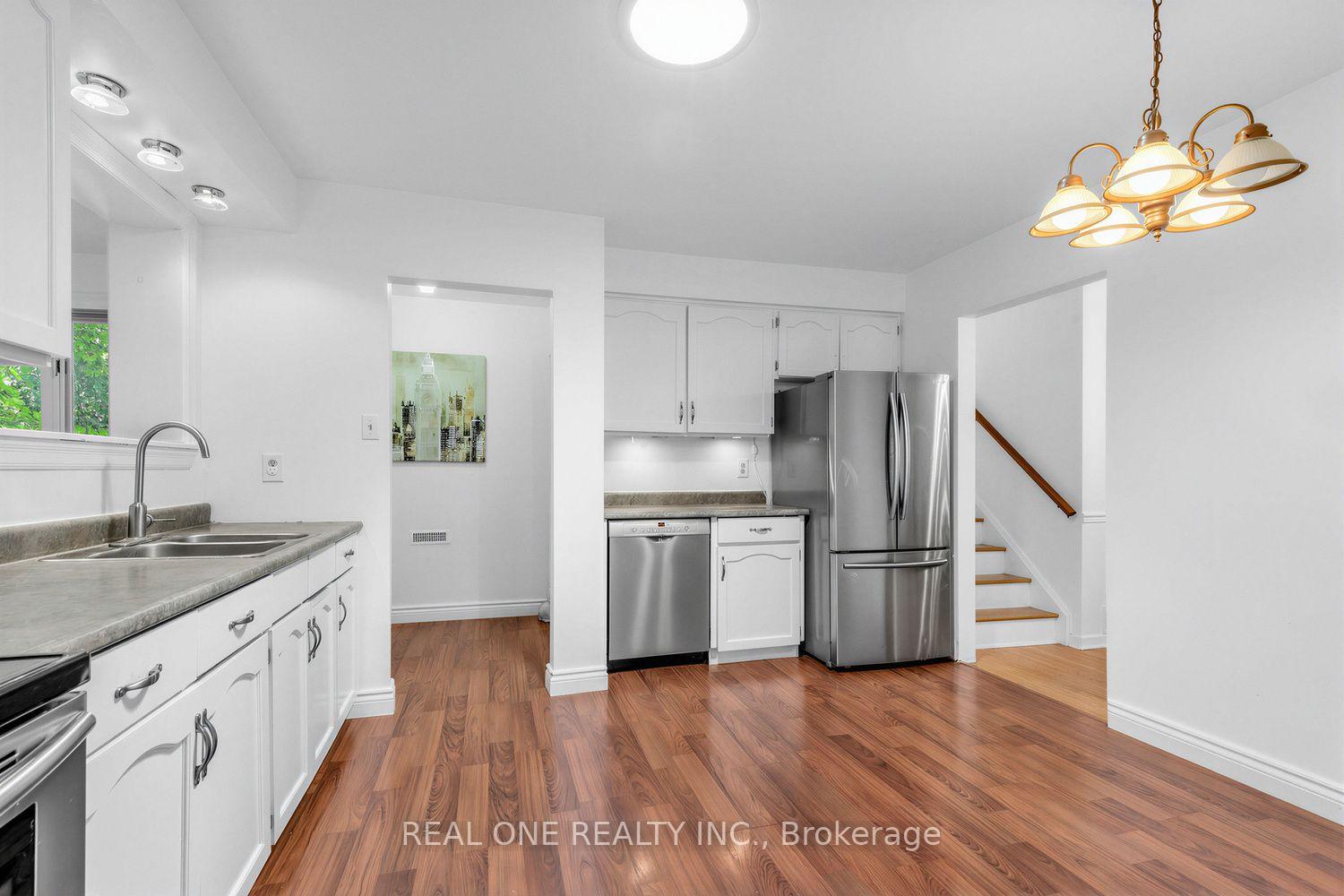 Photo 5 of 10 Devins Drive, Aurora, Aurora Heights — HOMEH