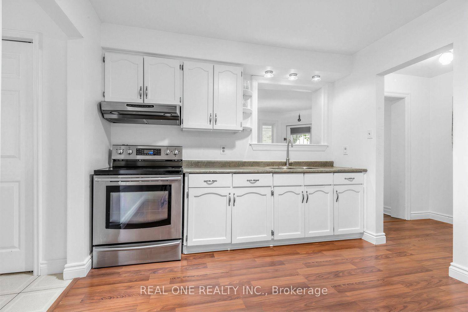Photo 7 of 10 Devins Drive, Aurora, Aurora Heights — HOMEH