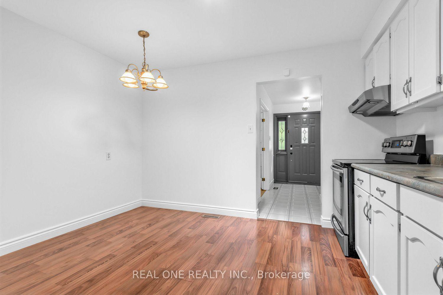Photo 8 of 10 Devins Drive, Aurora, Aurora Heights — HOMEH