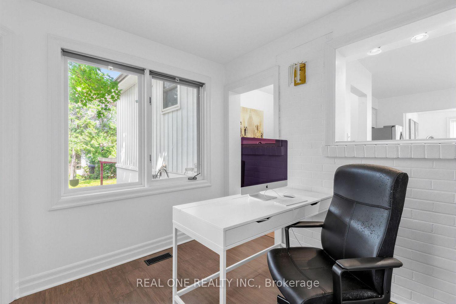 Photo 11 of 10 Devins Drive, Aurora, Aurora Heights — HOMEH