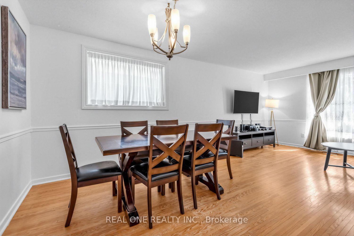 Photo 12 of 10 Devins Drive, Aurora, Aurora Heights — HOMEH