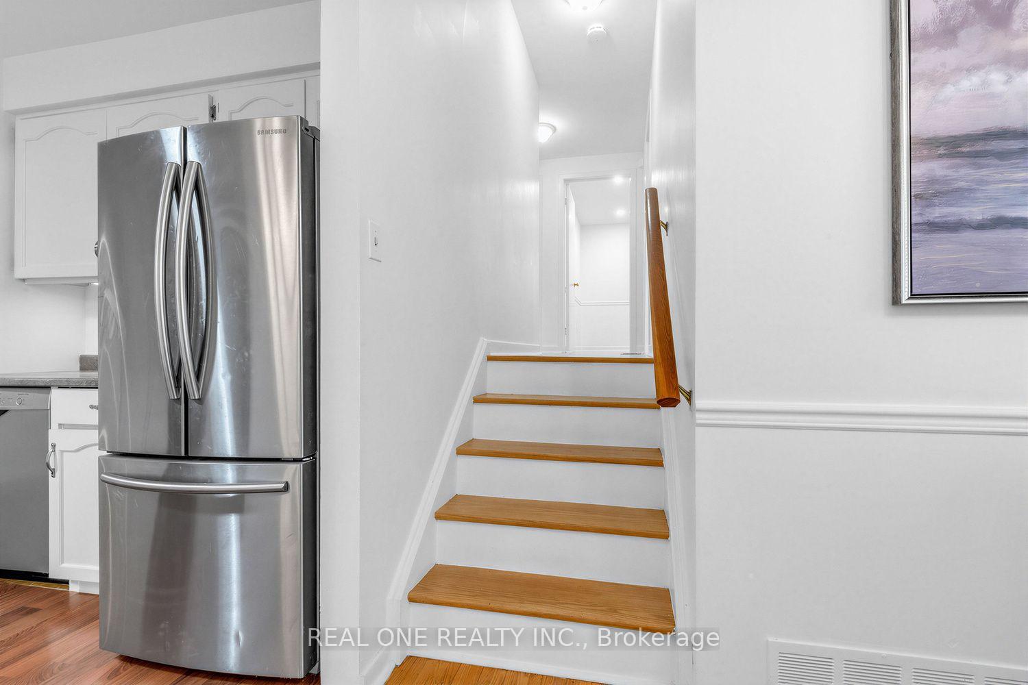 Photo 14 of 10 Devins Drive, Aurora, Aurora Heights — HOMEH