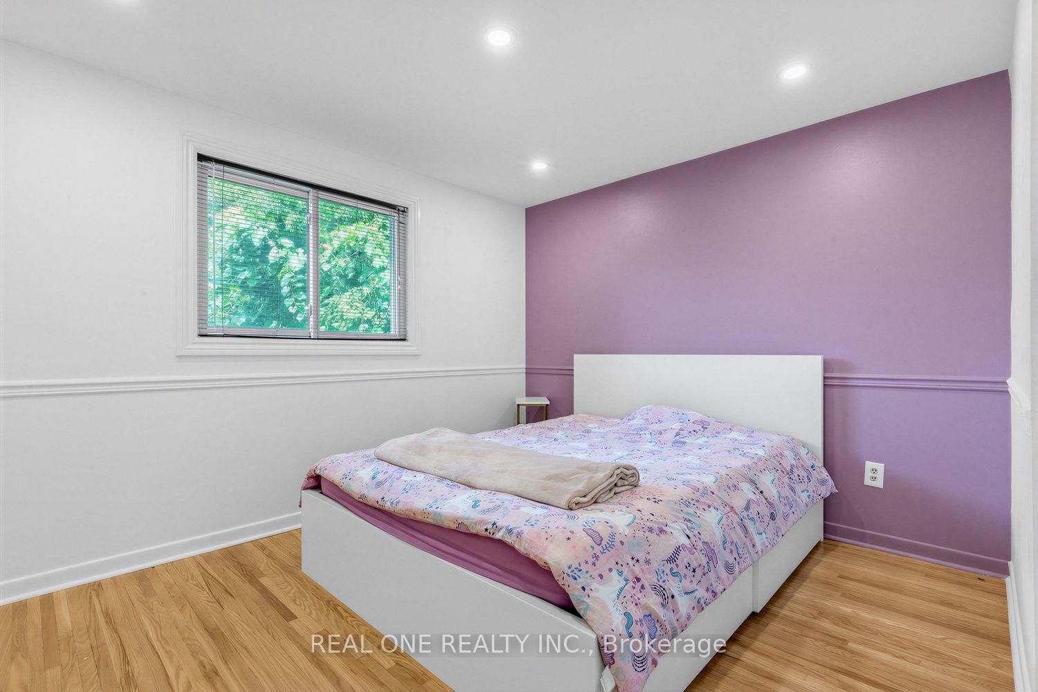 Photo 17 of 10 Devins Drive, Aurora, Aurora Heights — HOMEH