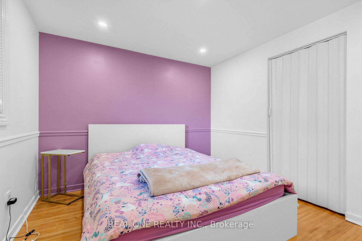 Photo 18 of 10 Devins Drive, Aurora, Aurora Heights — HOMEH