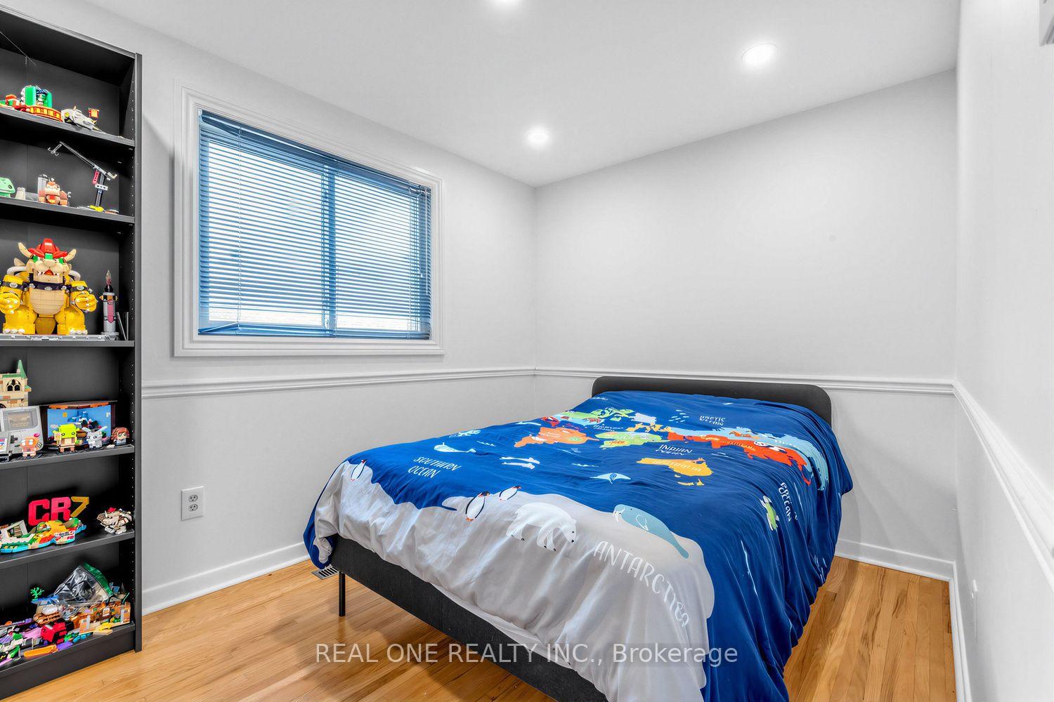 Photo 19 of 10 Devins Drive, Aurora, Aurora Heights — HOMEH