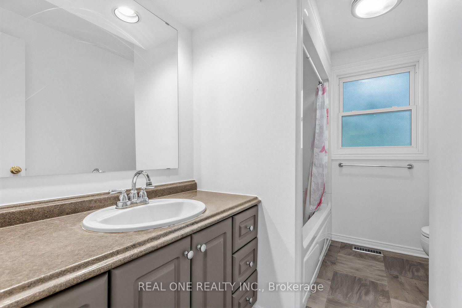 Photo 20 of 10 Devins Drive, Aurora, Aurora Heights — HOMEH