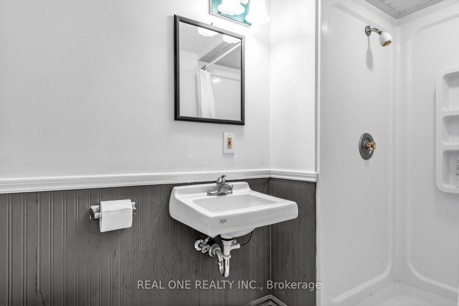 Photo 25 of 10 Devins Drive, Aurora, Aurora Heights — HOMEH