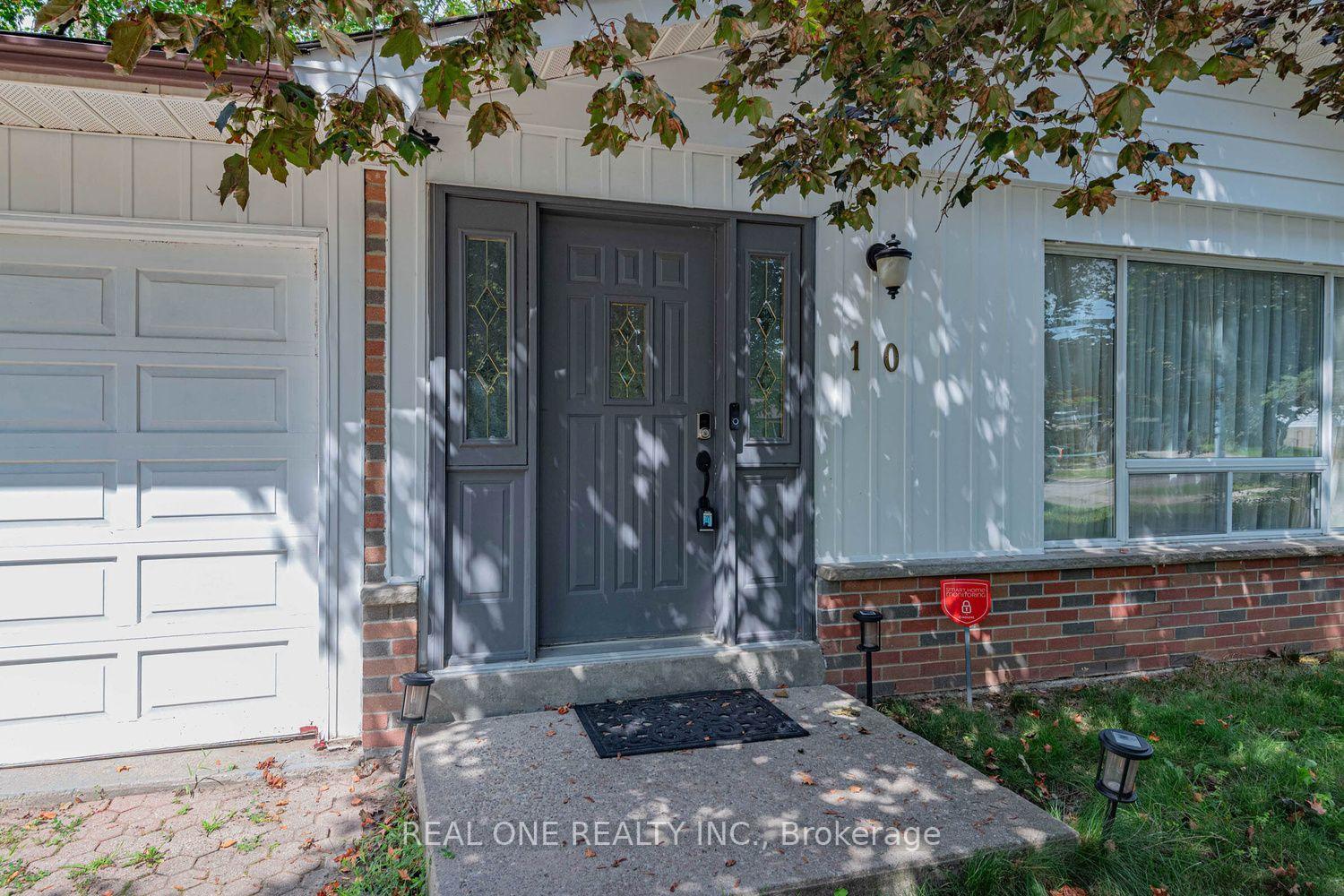 Photo 28 of 10 Devins Drive, Aurora, Aurora Heights — HOMEH