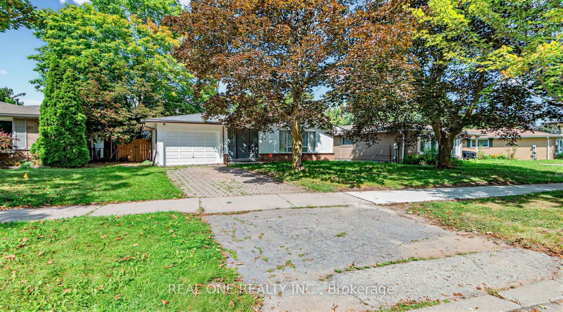 Photo 34 of 10 Devins Drive, Aurora, Aurora Heights — HOMEH