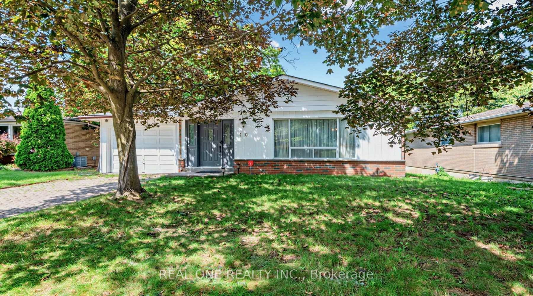 Photo 35 of 10 Devins Drive, Aurora, Aurora Heights — HOMEH