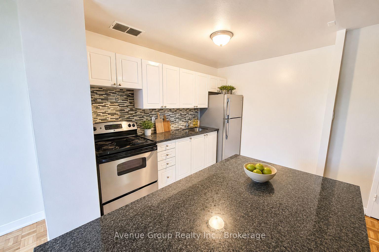 Photo 4 of Unit 711, 3801 Lawrence Avenue E, Scarborough, Woburn — HOMEH