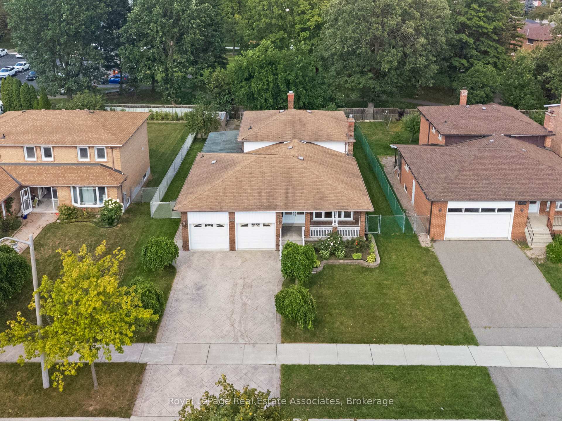 Photo 1 of 2535 Privet Crescent, Mississauga, Cooksville — HOMEH