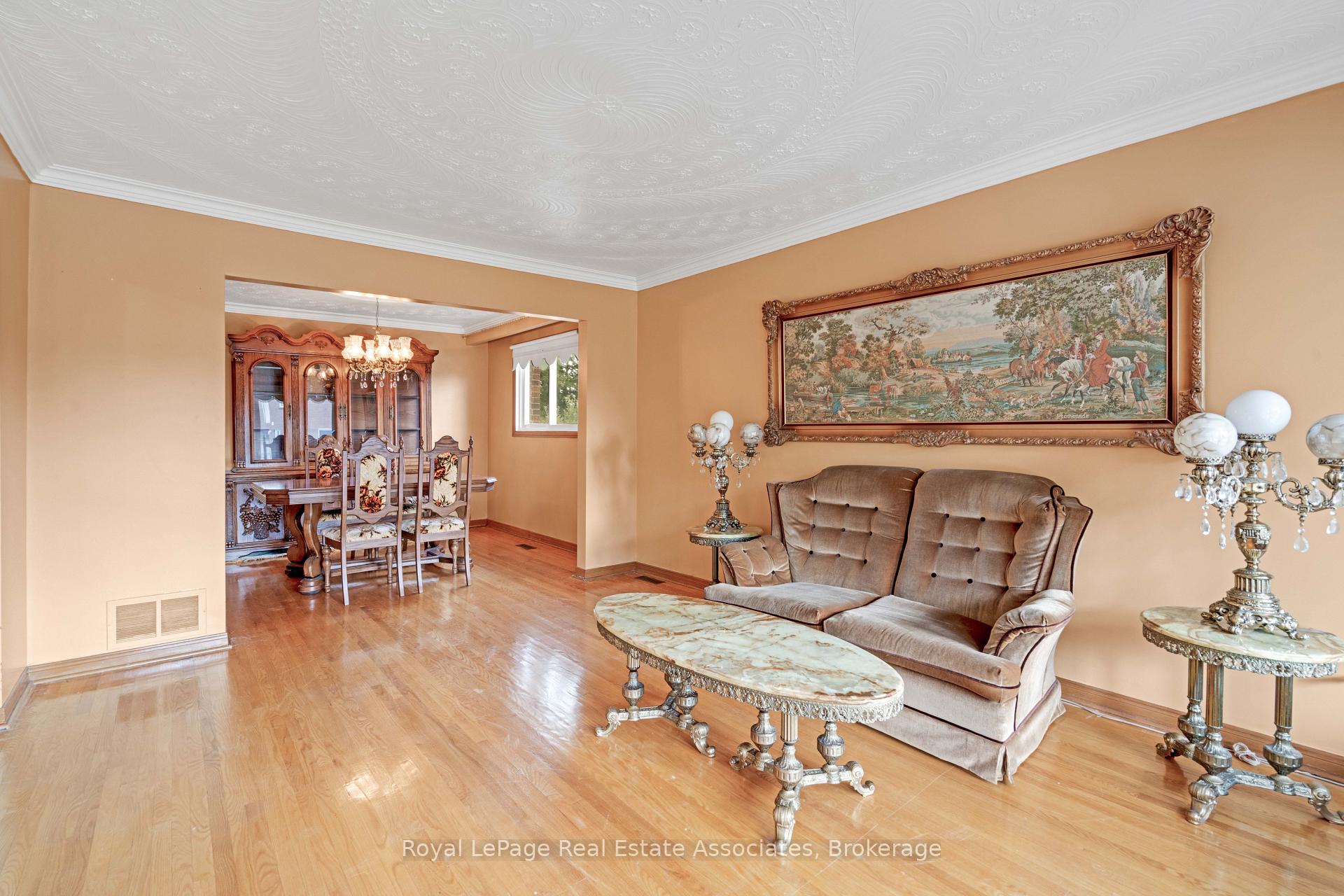 Photo 9 of 2535 Privet Crescent, Mississauga, Cooksville — HOMEH