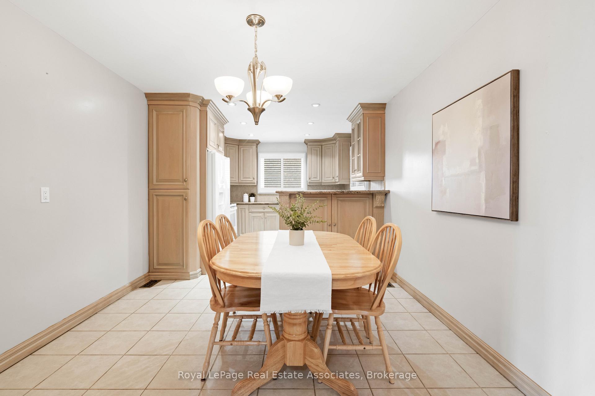 Photo 12 of 2535 Privet Crescent, Mississauga, Cooksville — HOMEH