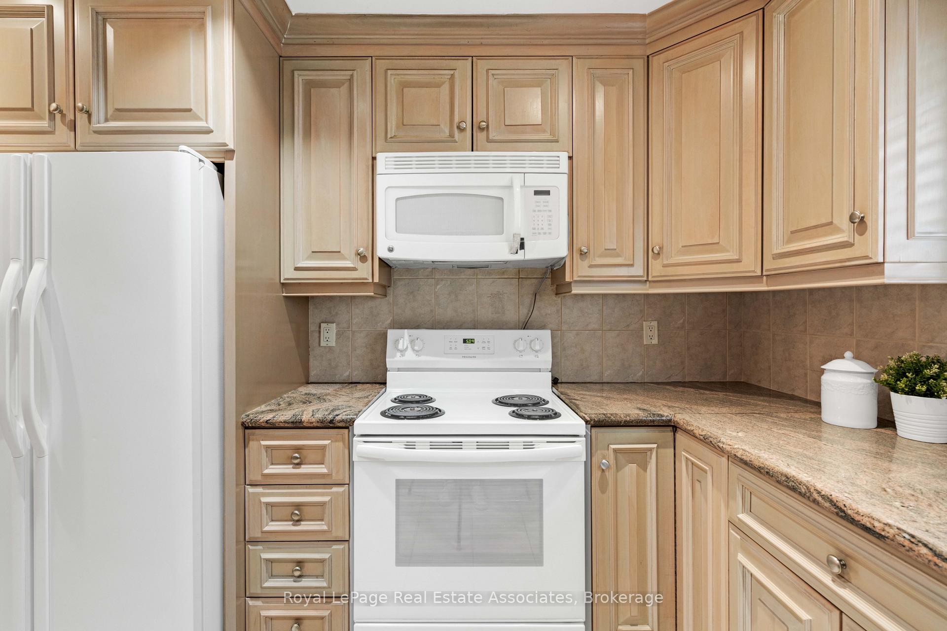Photo 14 of 2535 Privet Crescent, Mississauga, Cooksville — HOMEH
