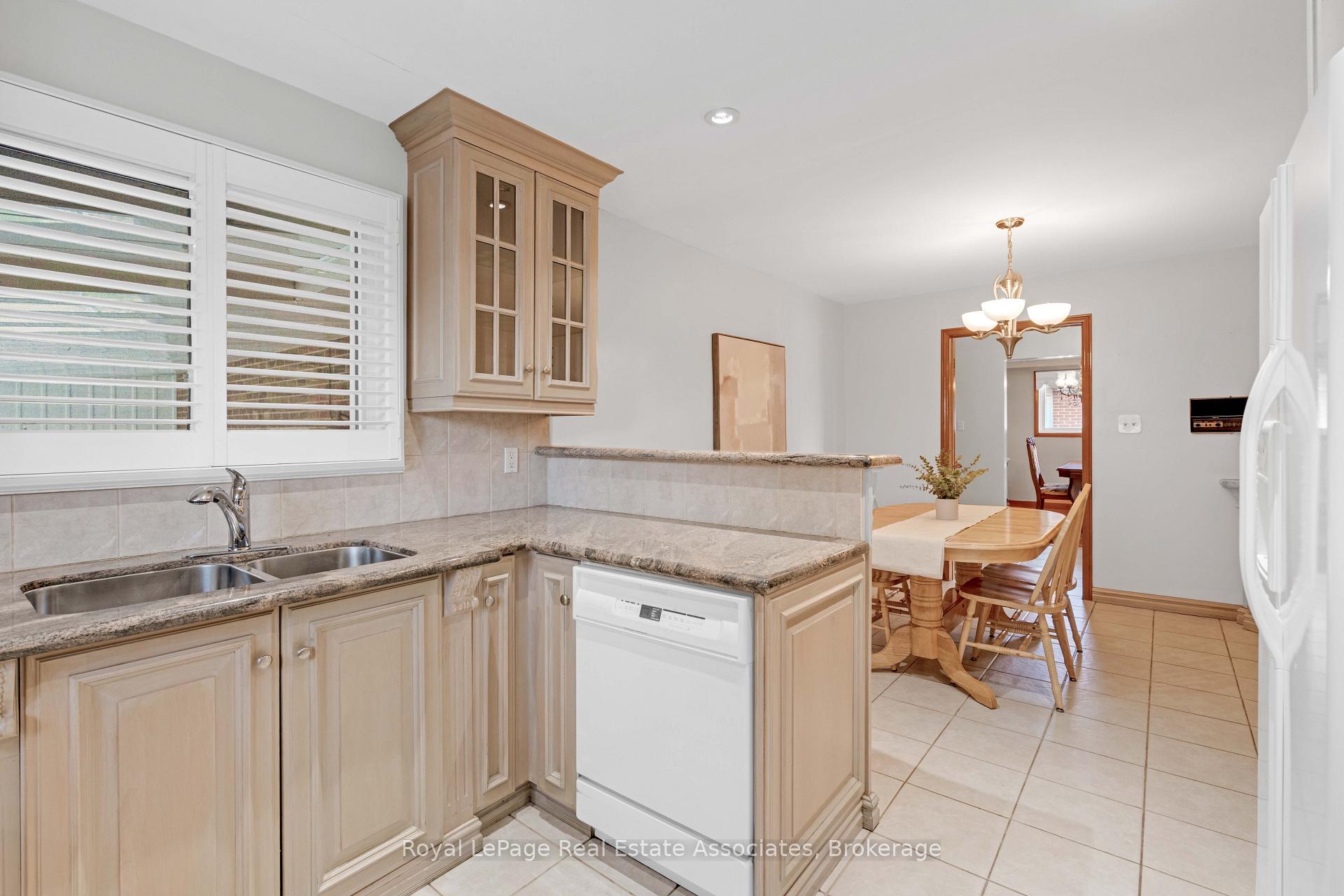 Photo 15 of 2535 Privet Crescent, Mississauga, Cooksville — HOMEH
