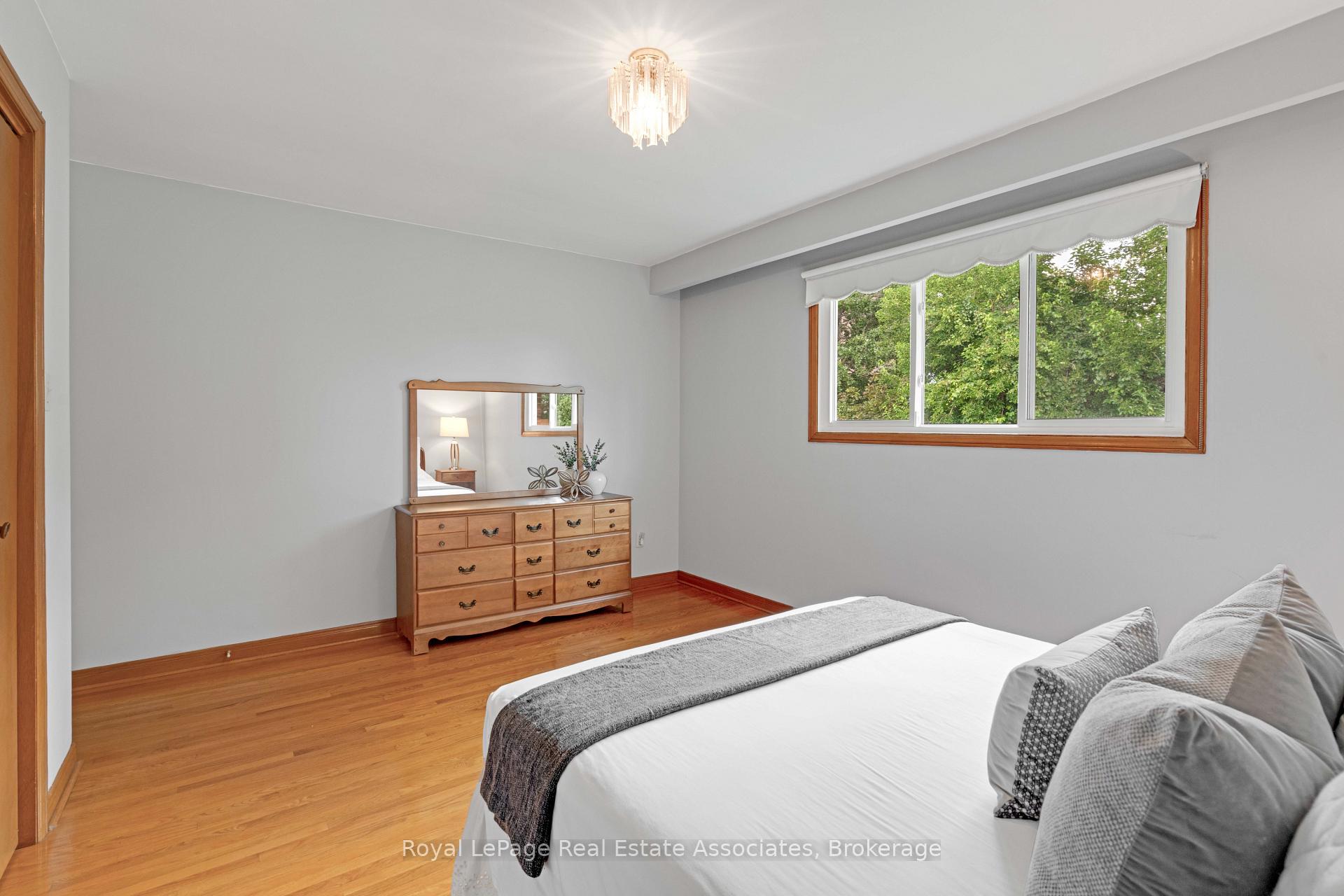 Photo 24 of 2535 Privet Crescent, Mississauga, Cooksville — HOMEH