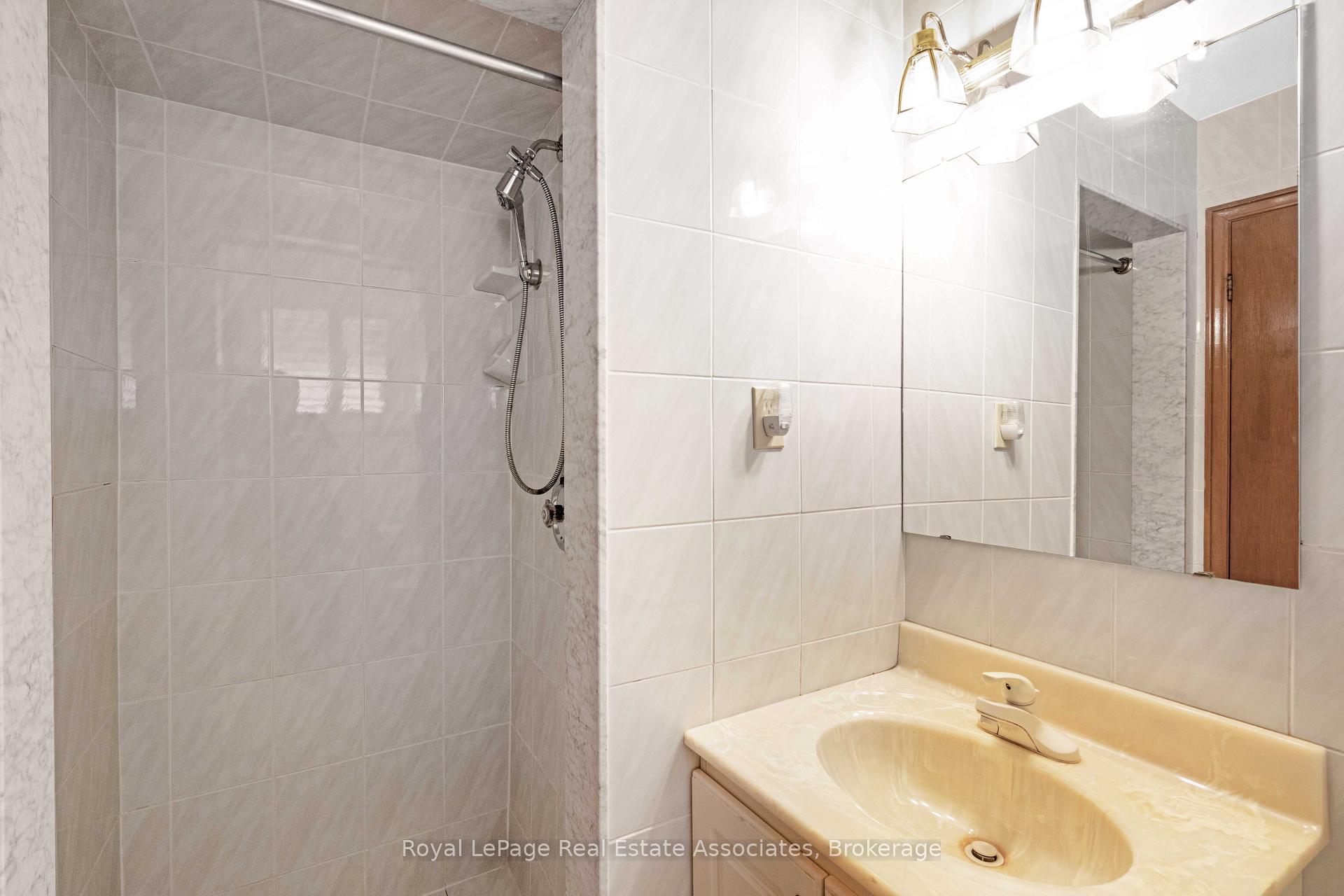Photo 38 of 2535 Privet Crescent, Mississauga, Cooksville — HOMEH