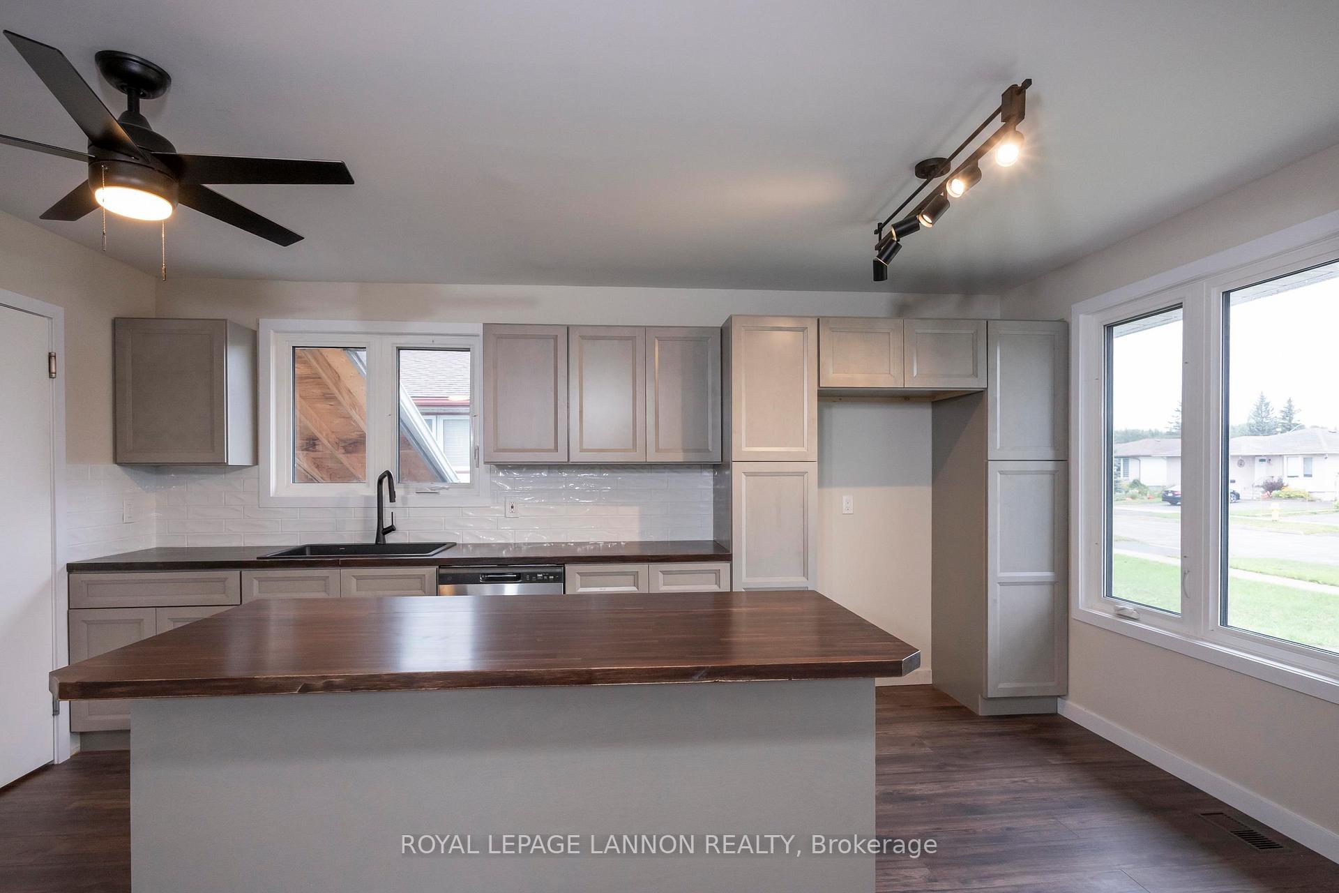 Photo 6 of 262 Sheridan Cres, Thunder Bay, Northwood Park — HOMEH