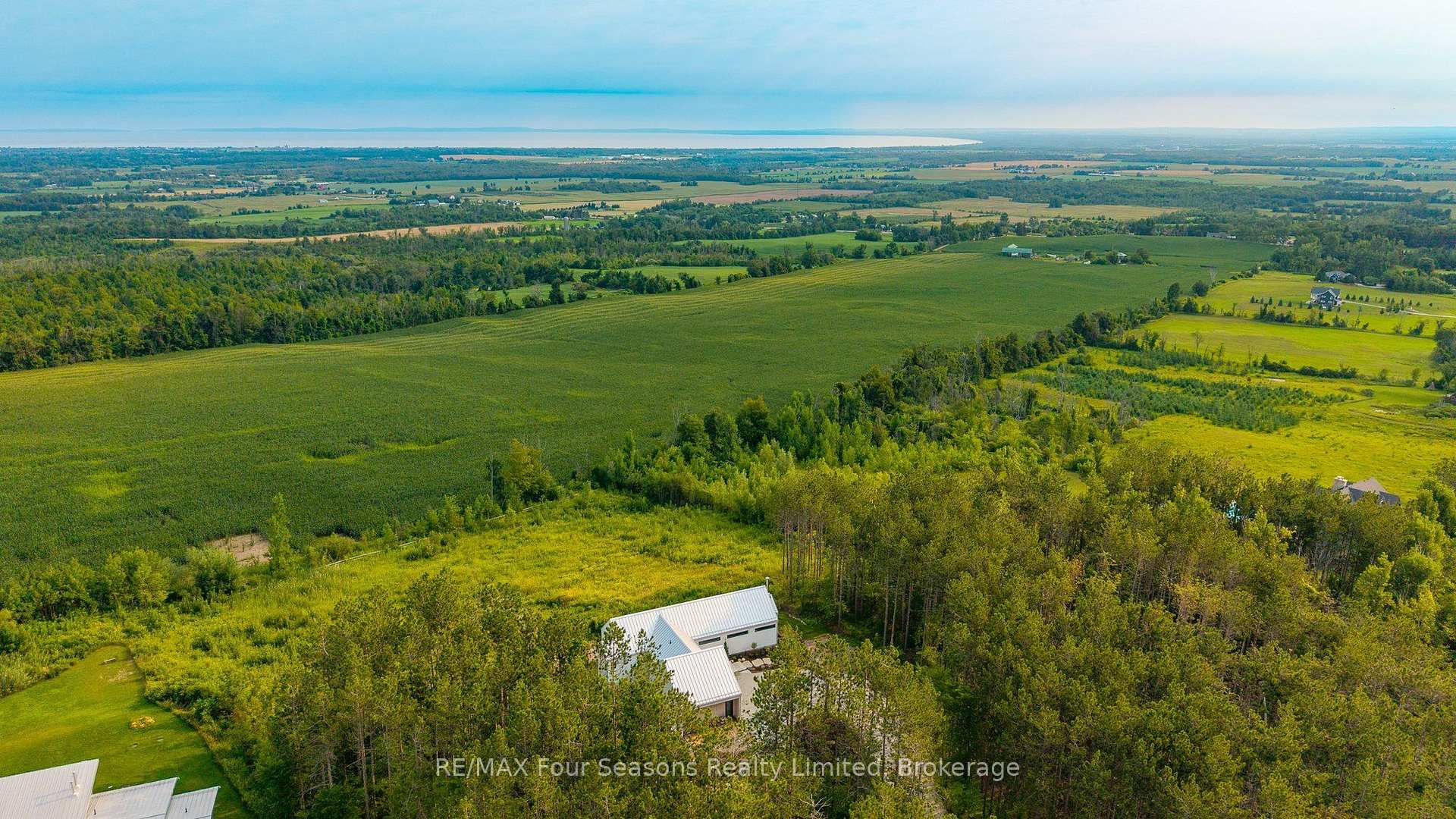 Photo 4 of 58 Sydenham Trail W, Clearview, Rural Clearview — HOMEH