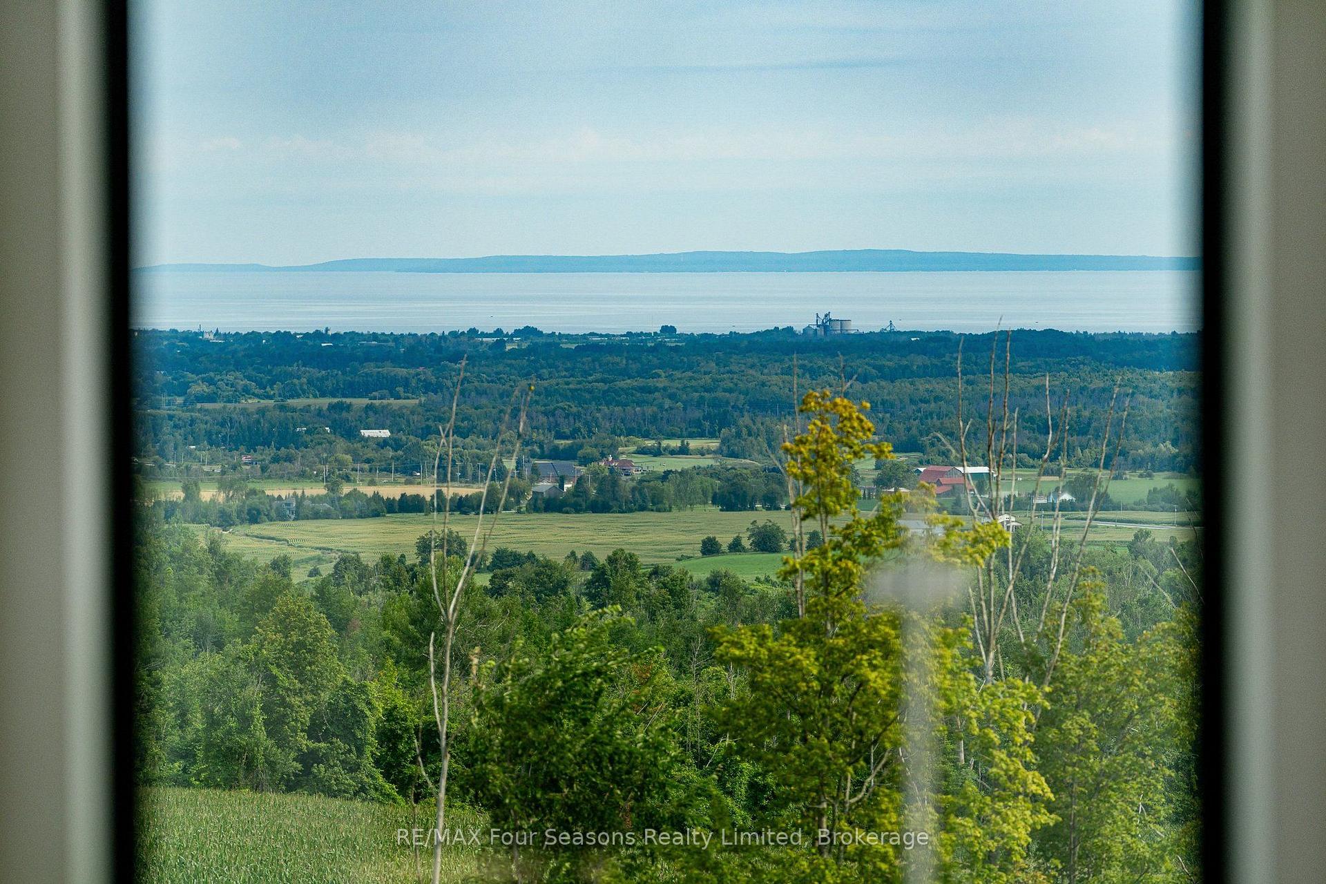 Photo 24 of 58 Sydenham Trail W, Clearview, Rural Clearview — HOMEH