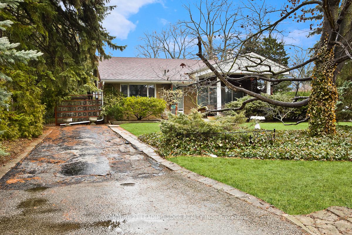 Photo 4 of 1 Bradgate Road, North York, Banbury-Don Mills — HOMEH