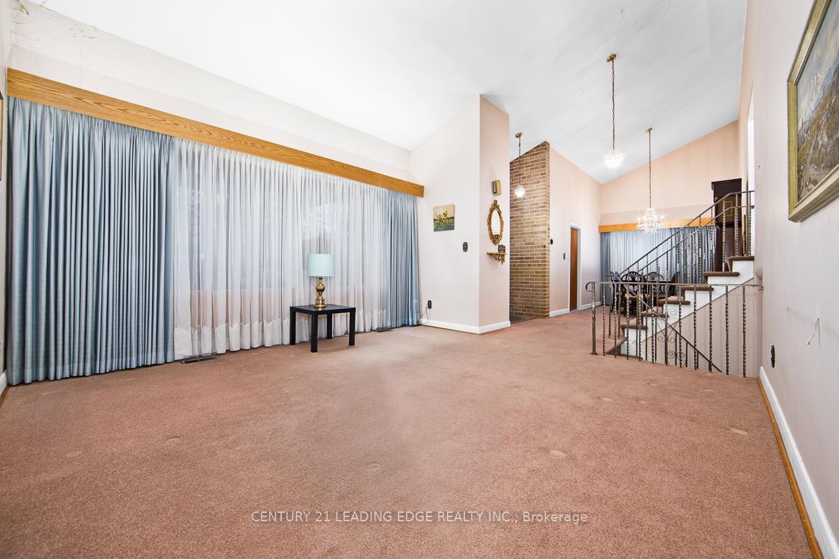 Photo 8 of 1 Bradgate Road, North York, Banbury-Don Mills — HOMEH