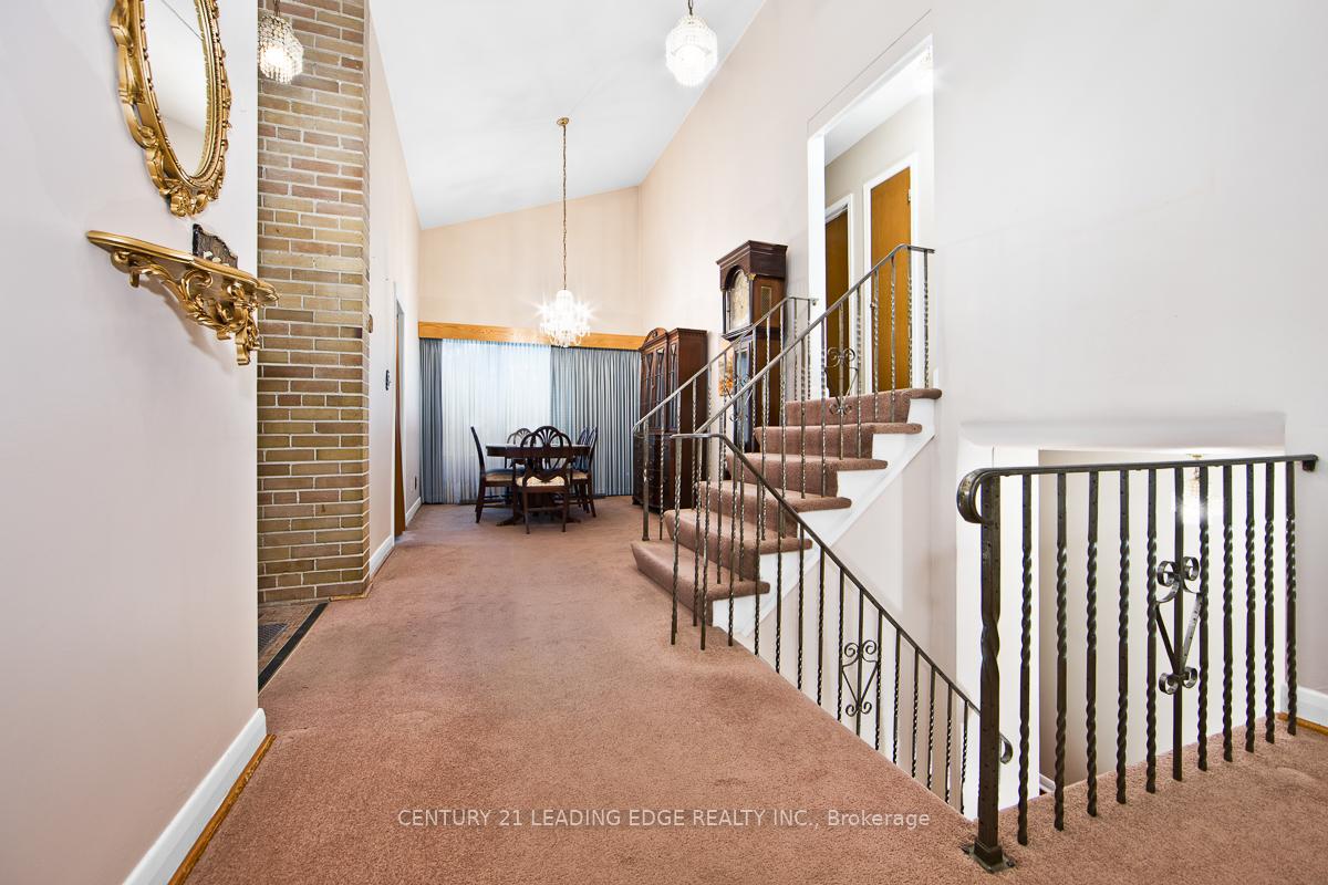 Photo 10 of 1 Bradgate Road, North York, Banbury-Don Mills — HOMEH