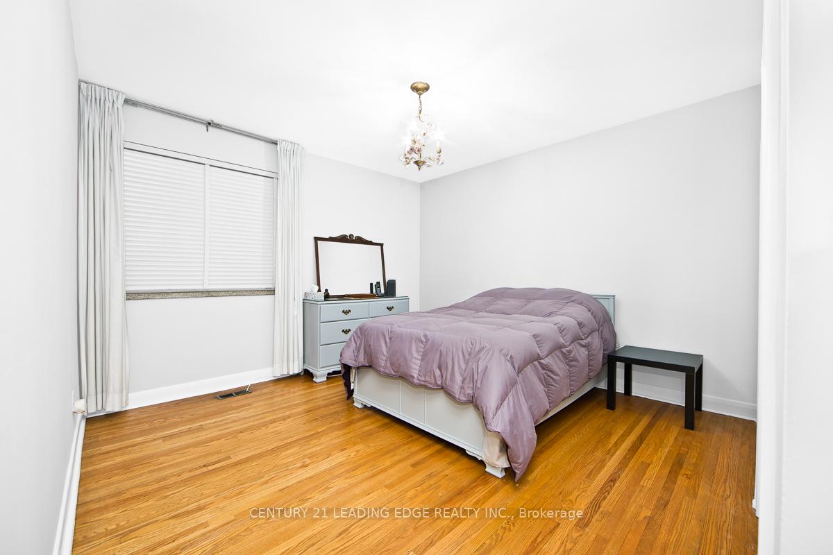 Photo 15 of 1 Bradgate Road, North York, Banbury-Don Mills — HOMEH