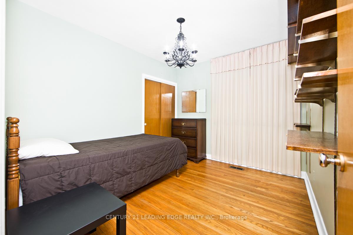Photo 17 of 1 Bradgate Road, North York, Banbury-Don Mills — HOMEH
