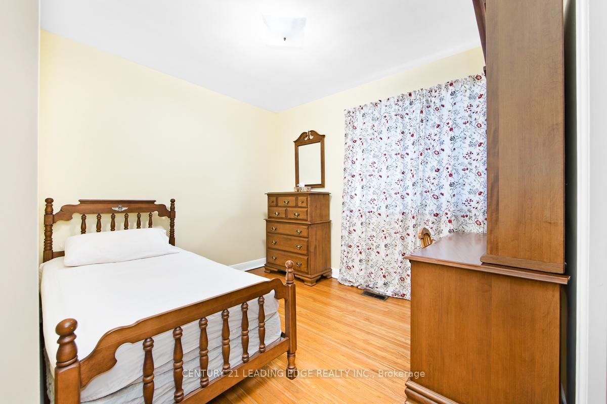 Photo 18 of 1 Bradgate Road, North York, Banbury-Don Mills — HOMEH