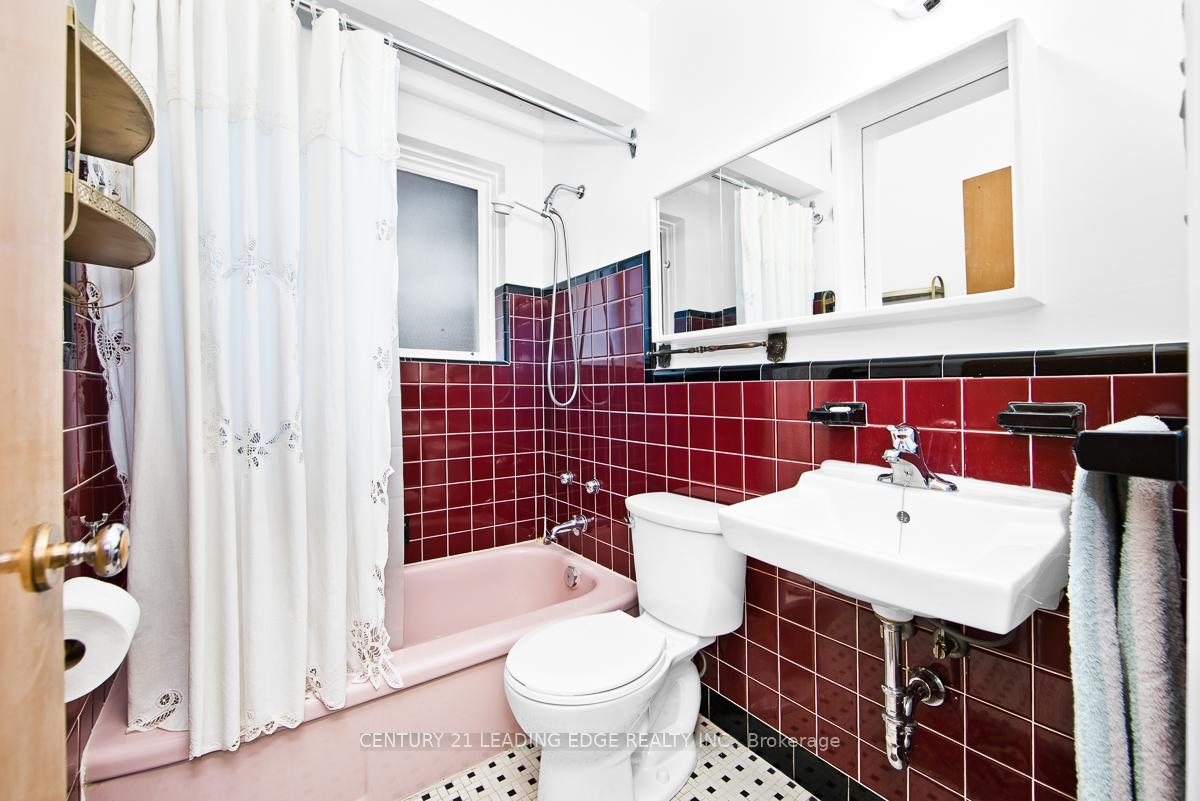 Photo 19 of 1 Bradgate Road, North York, Banbury-Don Mills — HOMEH