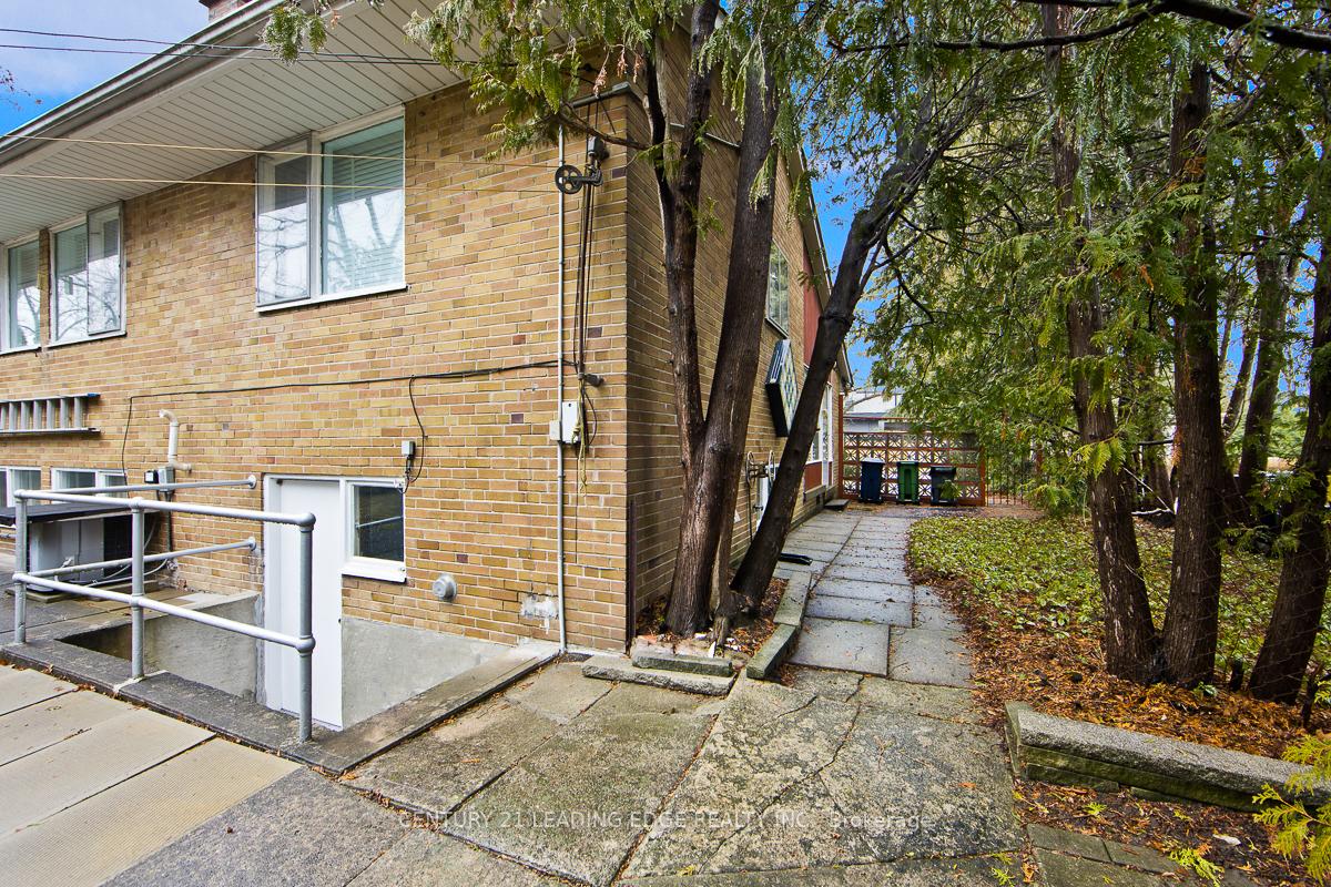Photo 20 of 1 Bradgate Road, North York, Banbury-Don Mills — HOMEH