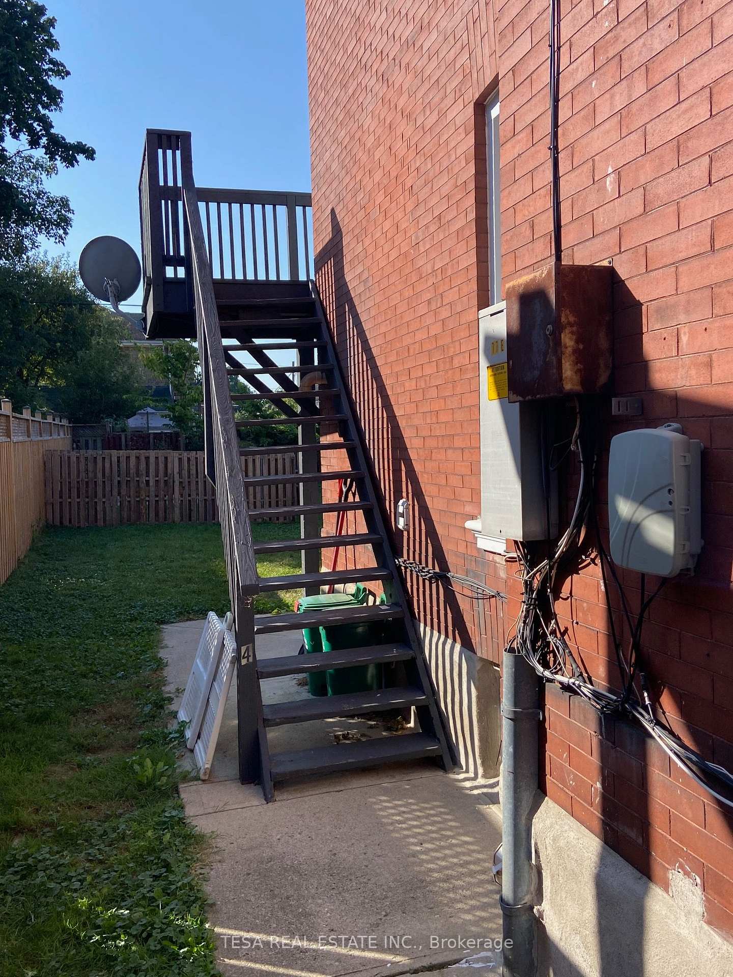 Photo 5 of Unit 4, 77 East Avenue, Brantford, Victoria/Arthur — HOMEH