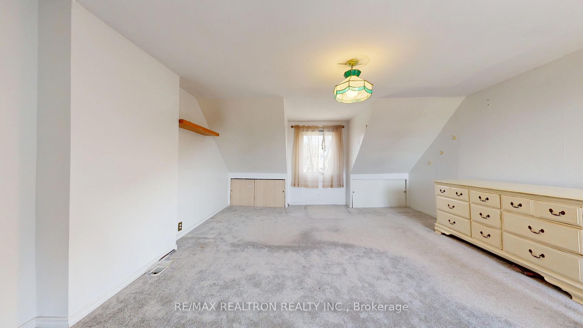 Photo 3 of Unit Upper, 32 Macklem Avenue, Toronto, Little Portugal — HOMEH