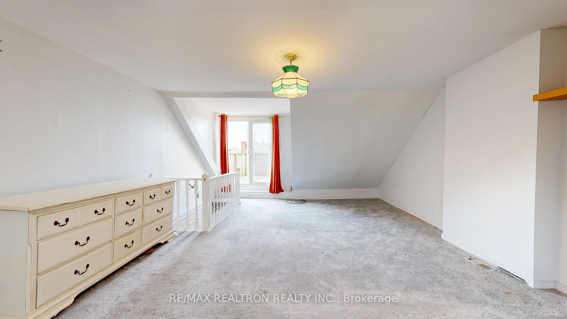 Photo 4 of Unit Upper, 32 Macklem Avenue, Toronto, Little Portugal — HOMEH