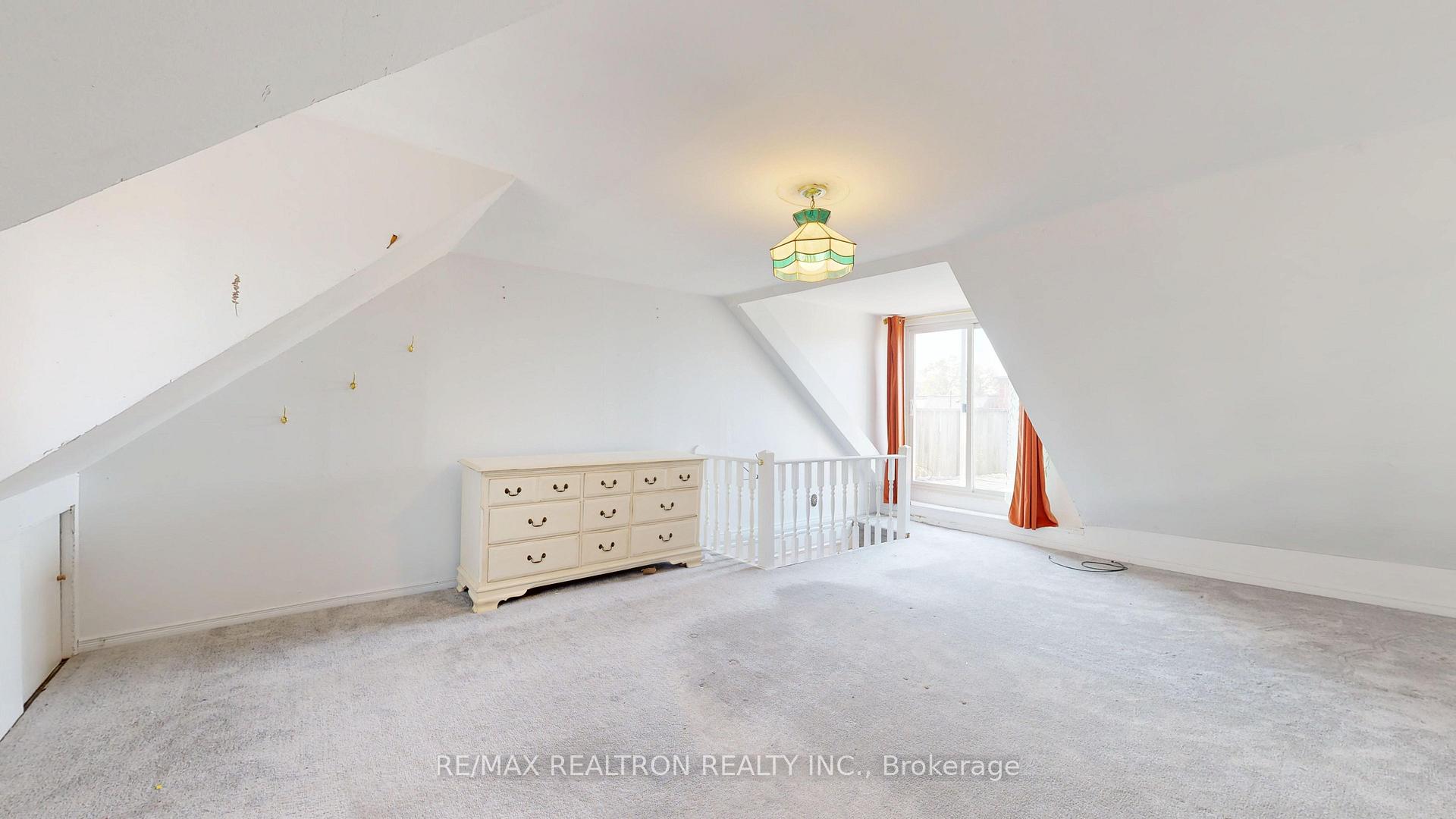 Photo 5 of Unit Upper, 32 Macklem Avenue, Toronto, Little Portugal — HOMEH
