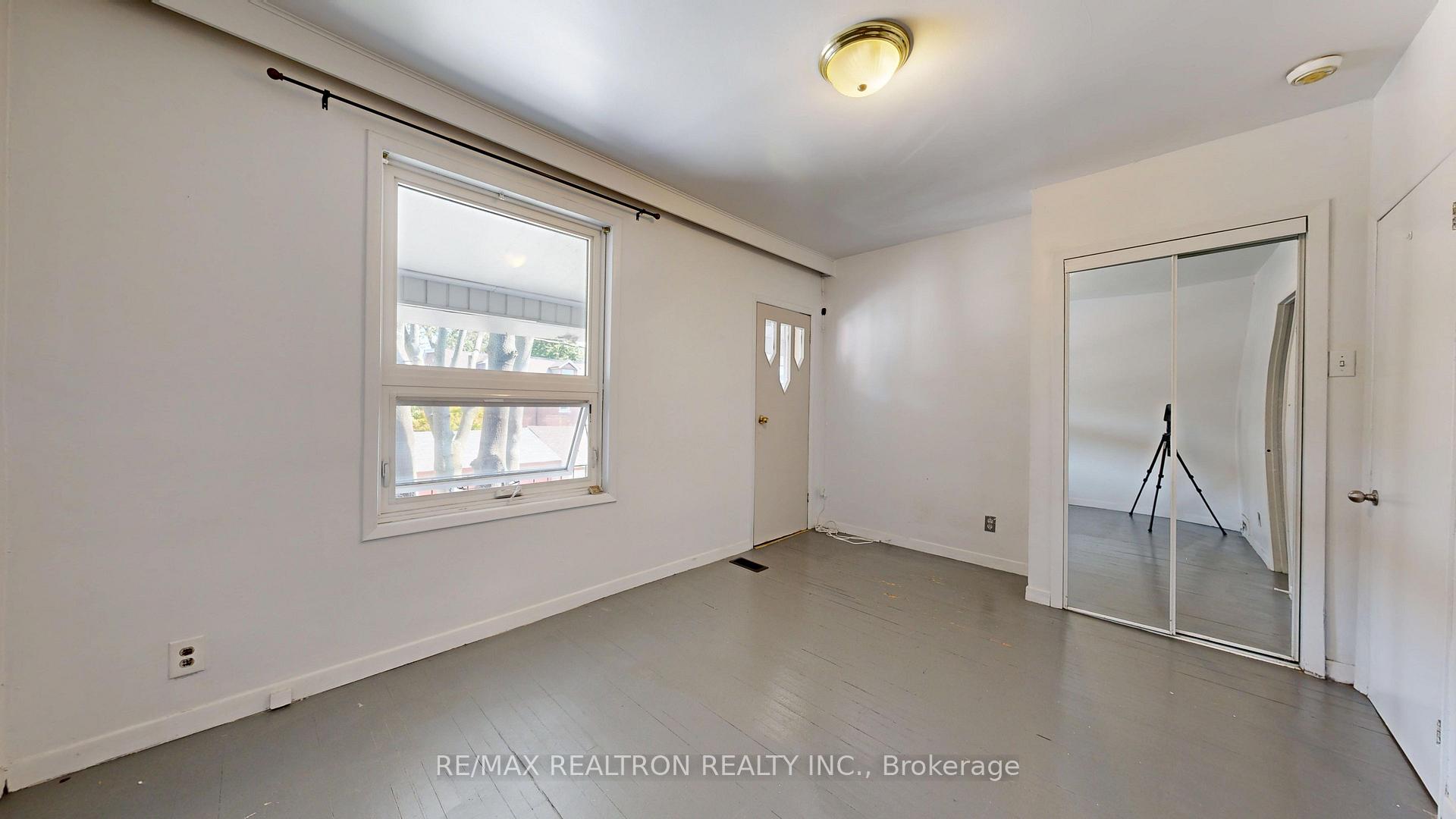 Photo 10 of Unit Upper, 32 Macklem Avenue, Toronto, Little Portugal — HOMEH