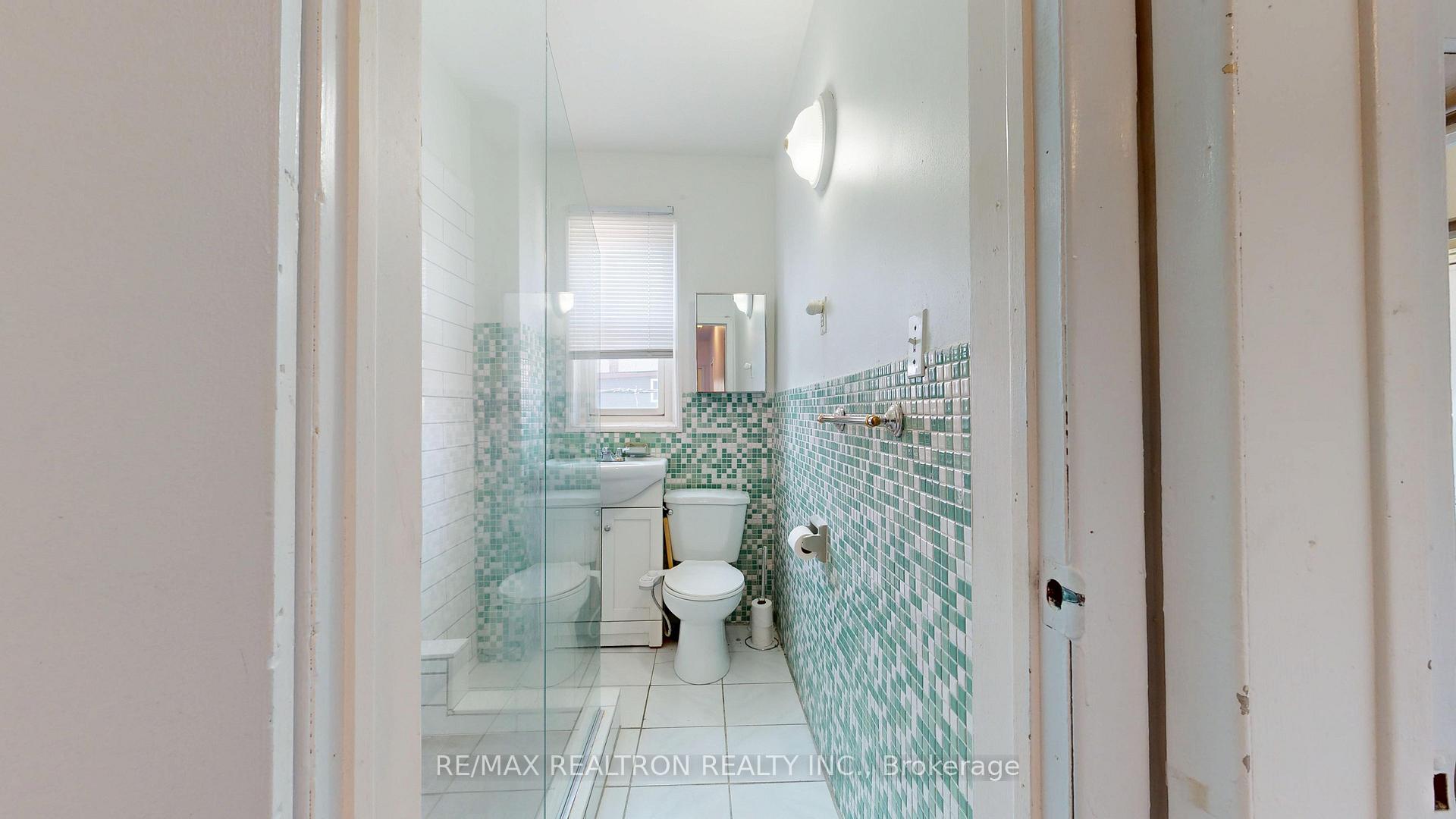 Photo 16 of Unit Upper, 32 Macklem Avenue, Toronto, Little Portugal — HOMEH