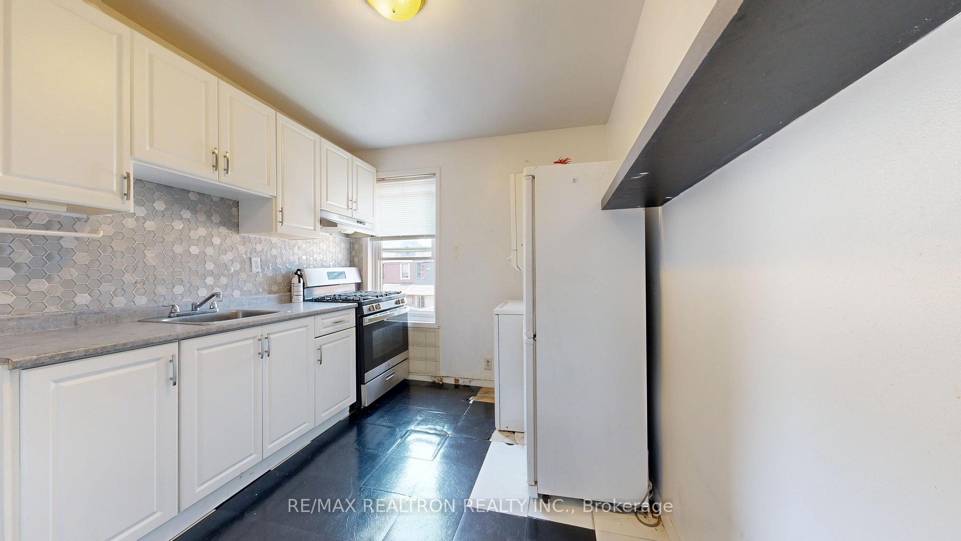 Photo 19 of Unit Upper, 32 Macklem Avenue, Toronto, Little Portugal — HOMEH