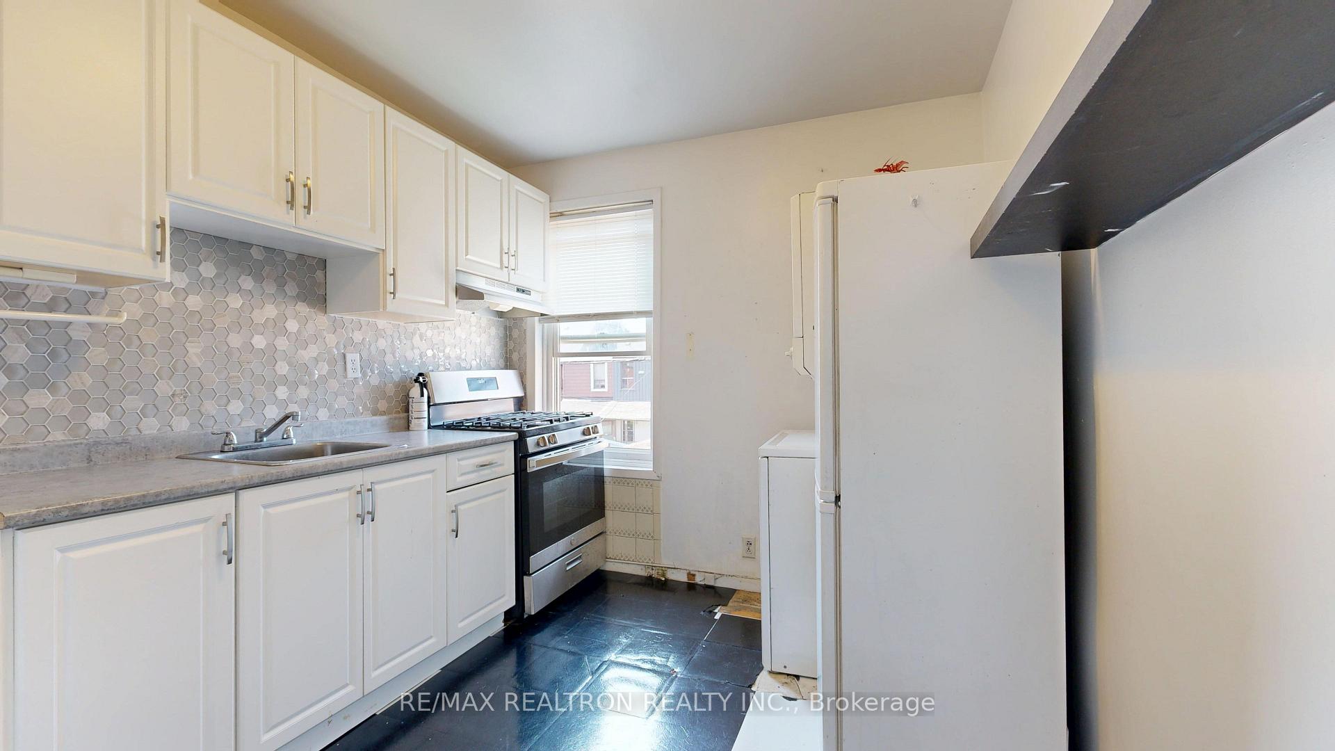 Photo 20 of Unit Upper, 32 Macklem Avenue, Toronto, Little Portugal — HOMEH