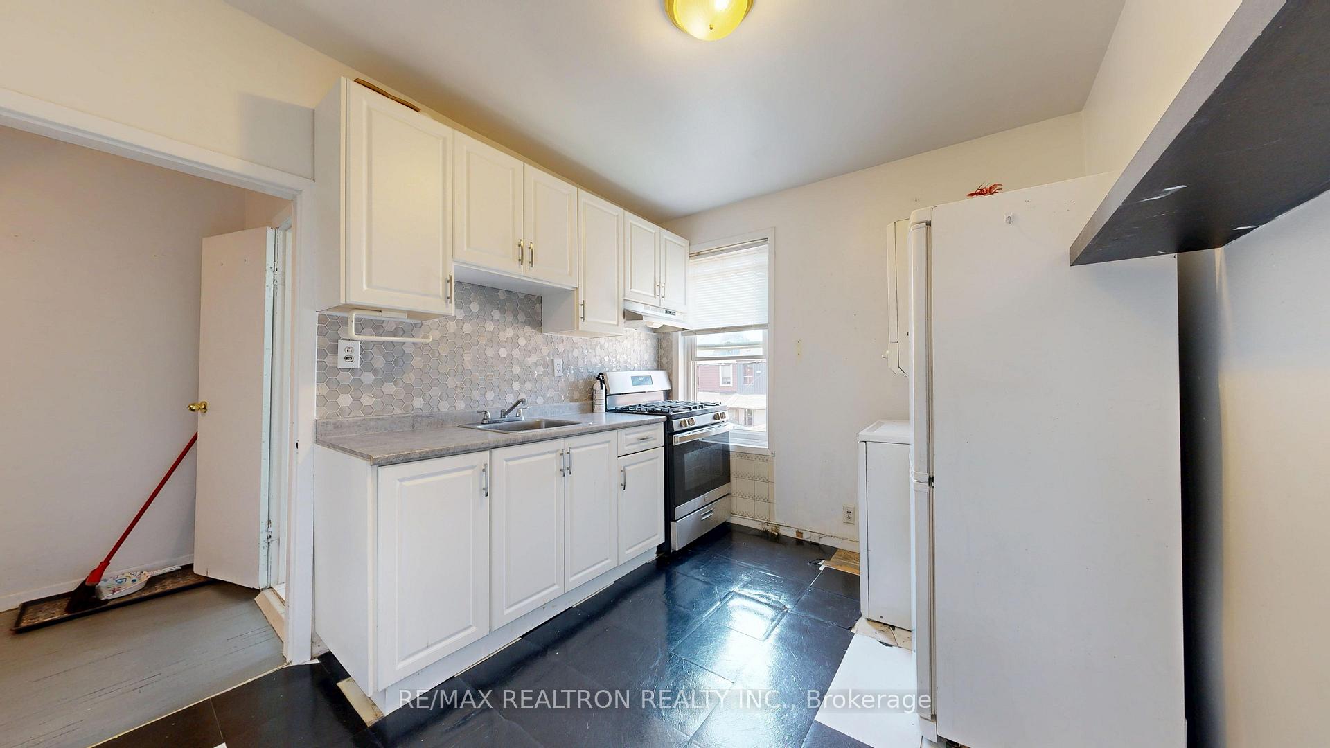 Photo 22 of Unit Upper, 32 Macklem Avenue, Toronto, Little Portugal — HOMEH
