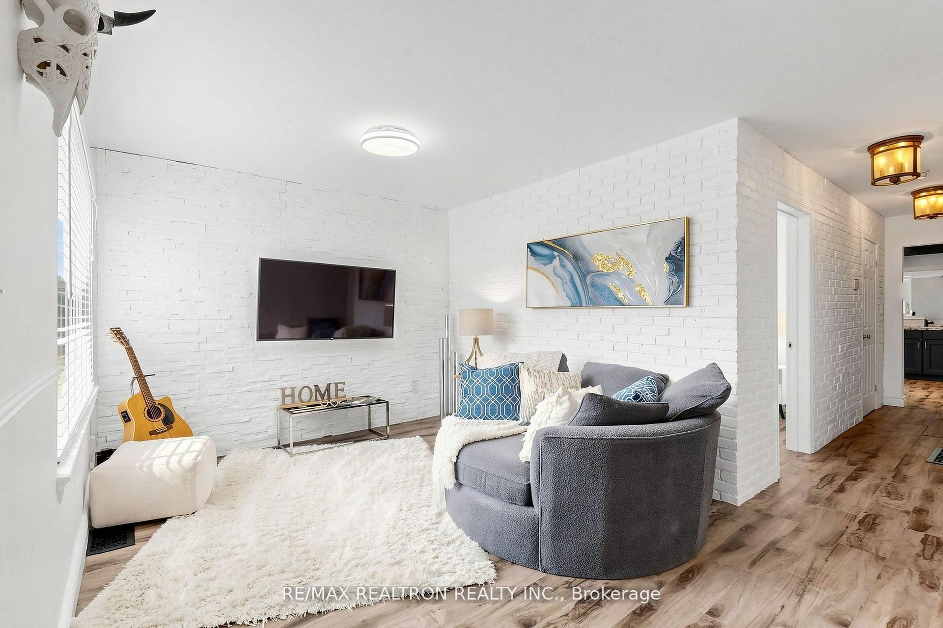 Photo 11 of 8 Villa Road, Etobicoke, Long Branch — HOMEH