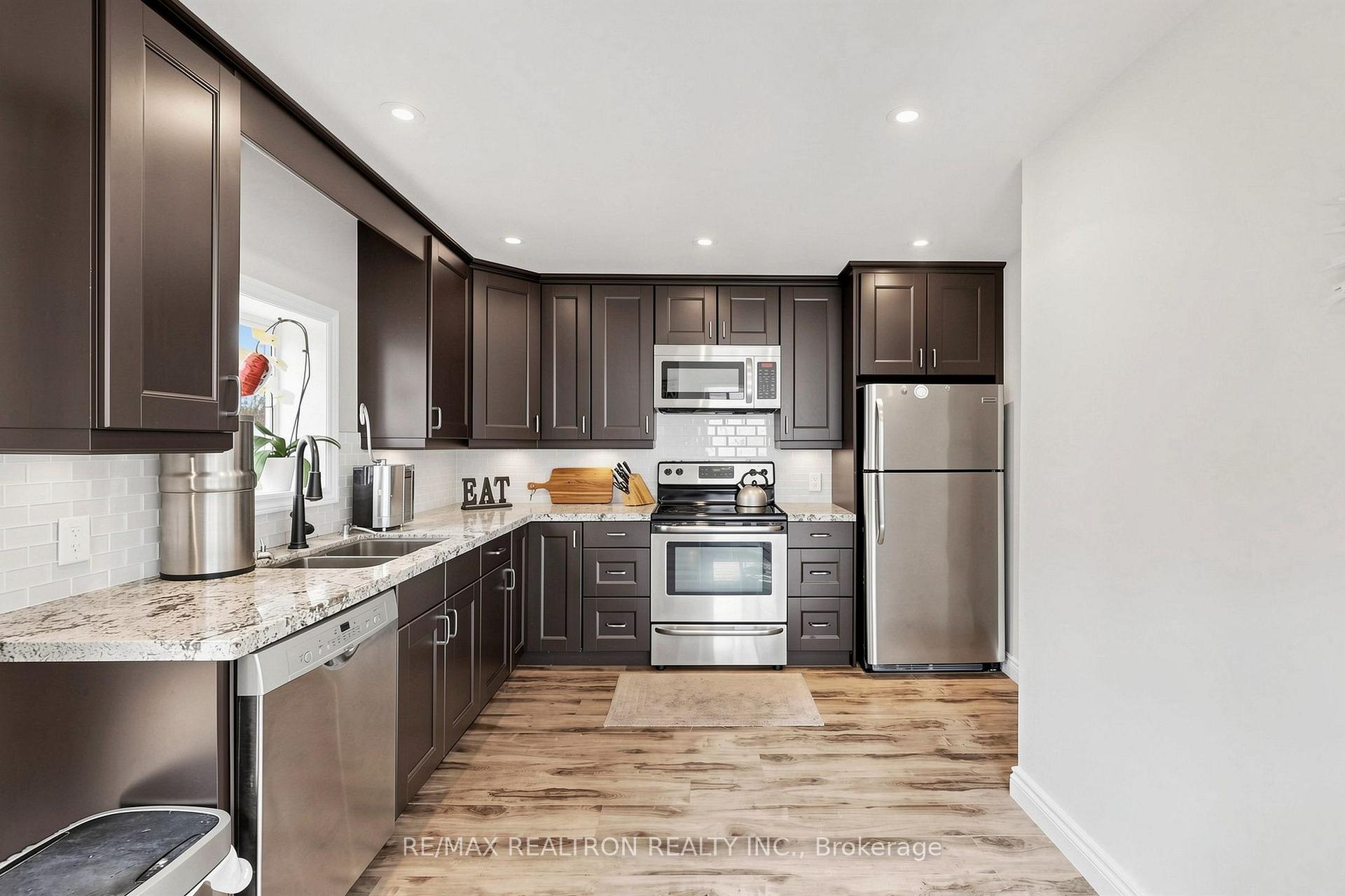 Photo 21 of 8 Villa Road, Etobicoke, Long Branch — HOMEH