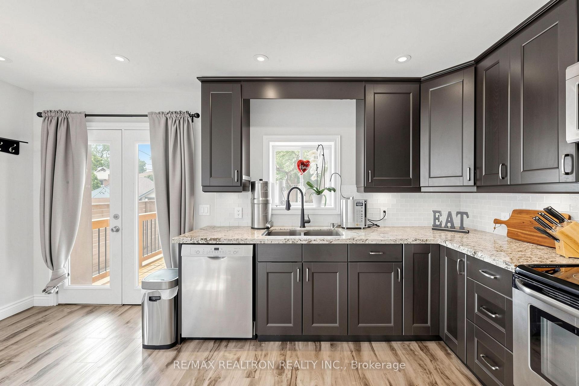 Photo 22 of 8 Villa Road, Etobicoke, Long Branch — HOMEH