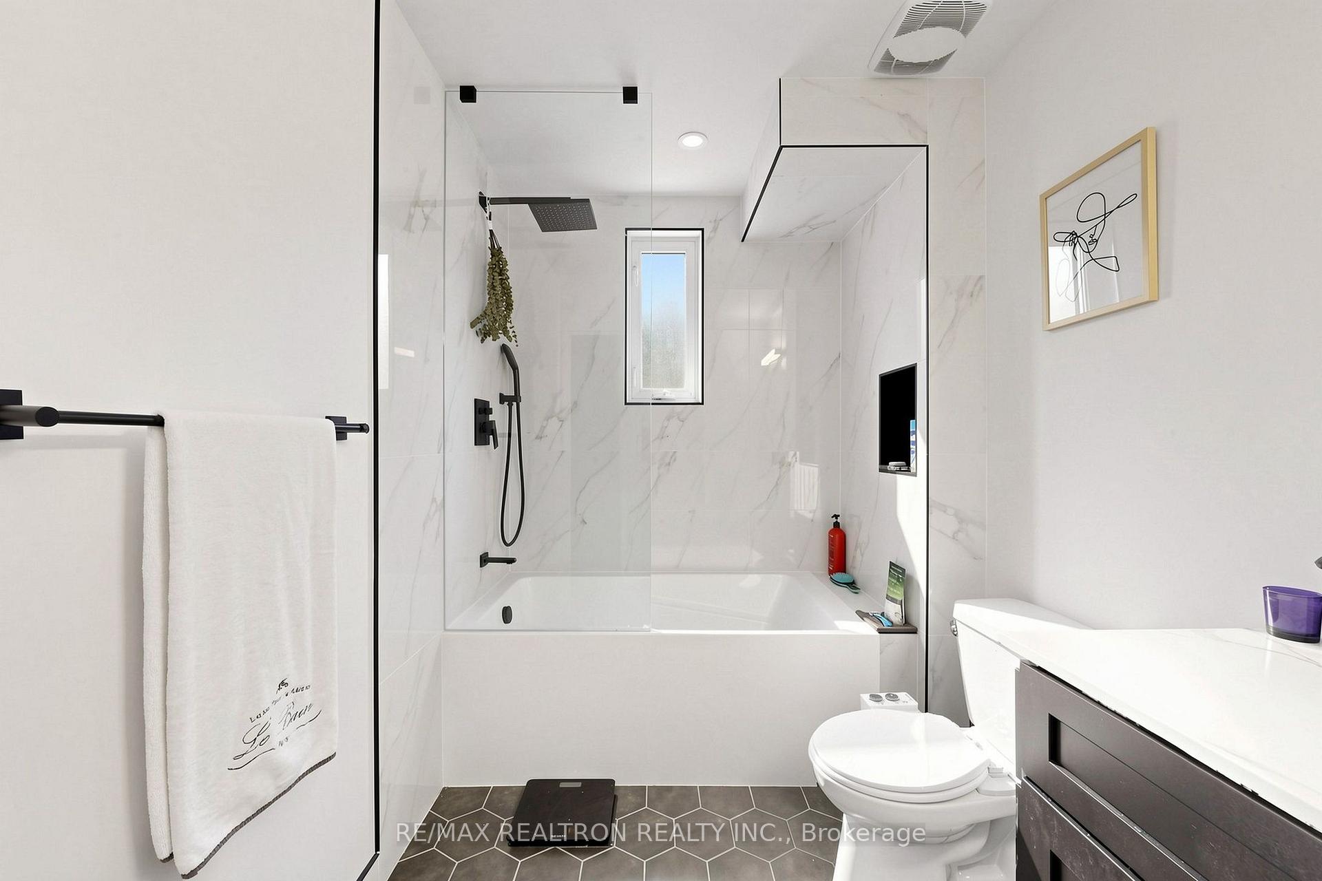 Photo 33 of 8 Villa Road, Etobicoke, Long Branch — HOMEH
